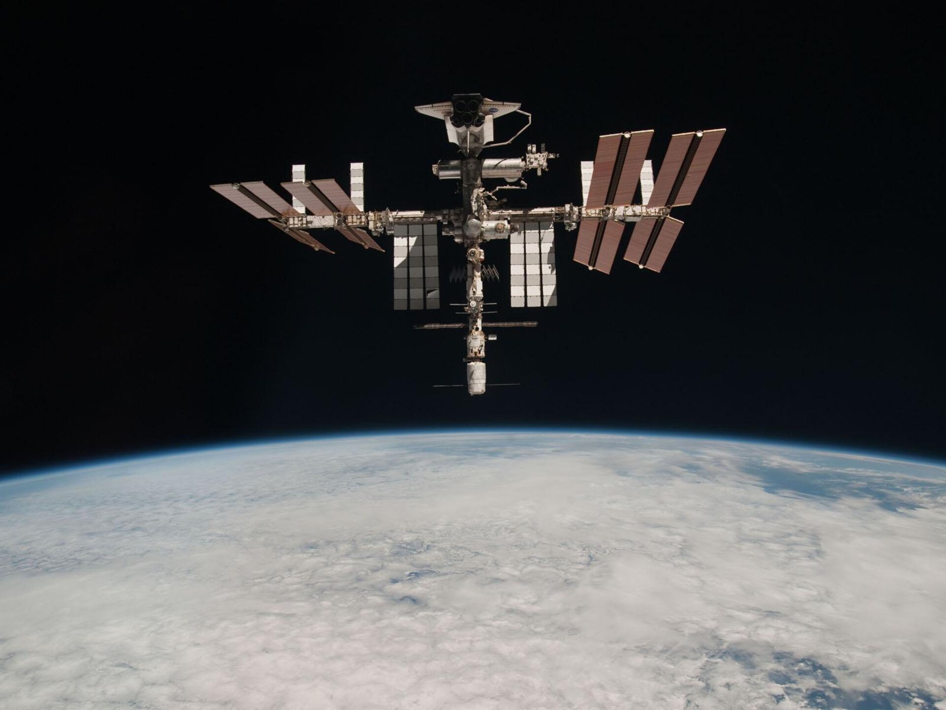 The_International_Space_Station_with_ATV-2_and_Endeavour_pillars